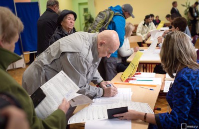 На одном из избирательных пунктов в центре Москвы