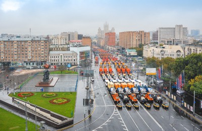 Колонна столичной спецтехники стала самой многочисленной за всю историю России и Европы
