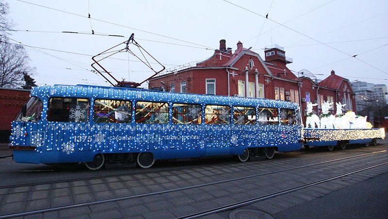 Новогодний трамвай в районе