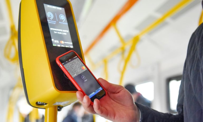 Оплатить проезд с помощью смартфона или карты можно будет в автобусах Донского района