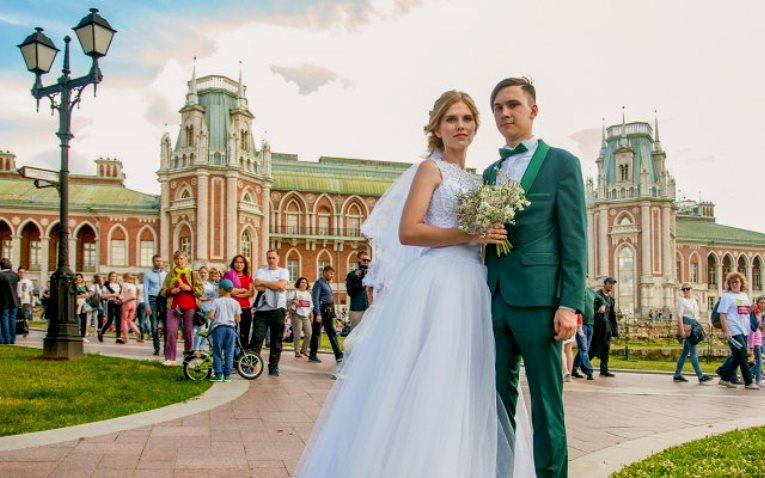 Шипиловский отдел ЗАГС "поженит" 37 пар в День города