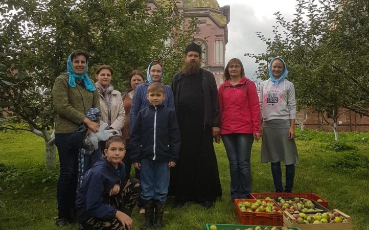Молодежный клуб "Донской" организует субботник на территории монастыря