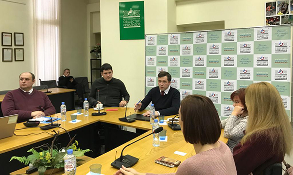 В «Единой России» выступают за упрощение пользования бесплатной парковкой для людей с ОВЗ в любом регионе