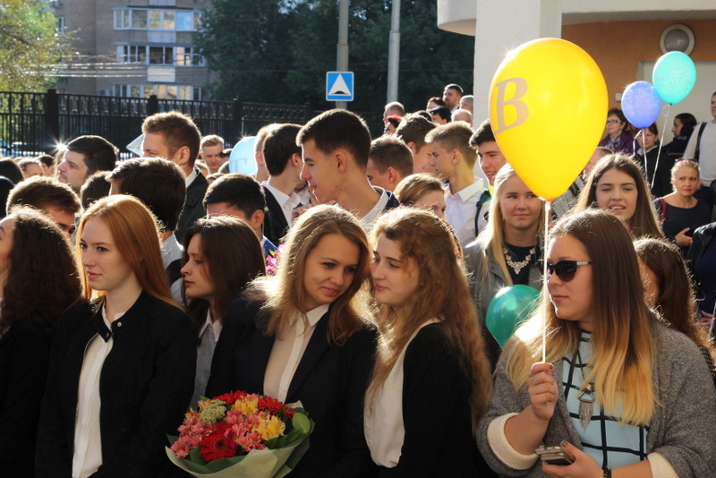 Депутаты поздравили выпускников