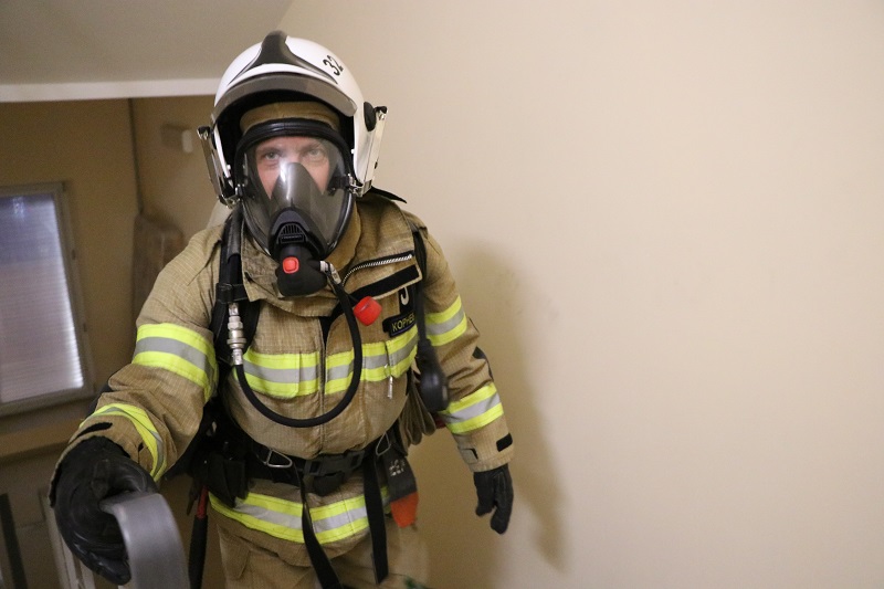 Пожарные ЮАО приняли участие в соревнованиях "Вертикальный вызов"