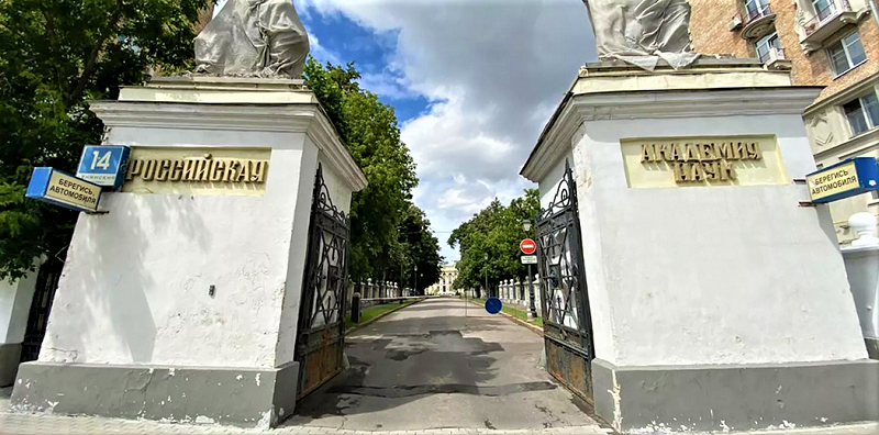 парадные-ворота-влександрийского-дворца-нескучный-сад-мос-ру-1