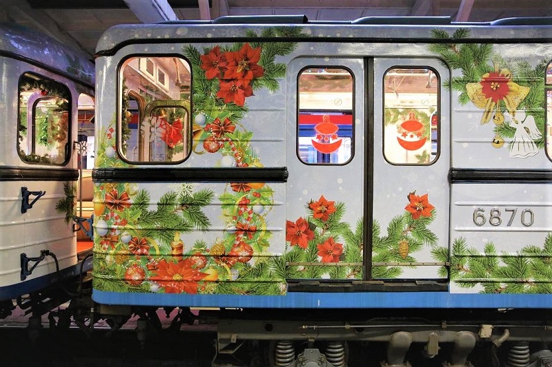 метро-новогодний-поезд