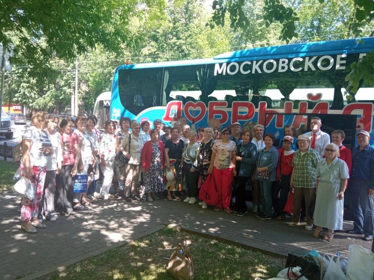 Долголетие добрый автобус. Добрый автобус Московское долголетие. Московское долголетие экскурсии для пенсионеров добрый автобус. Московское долголетие. Экскурсия на добром автобусе.