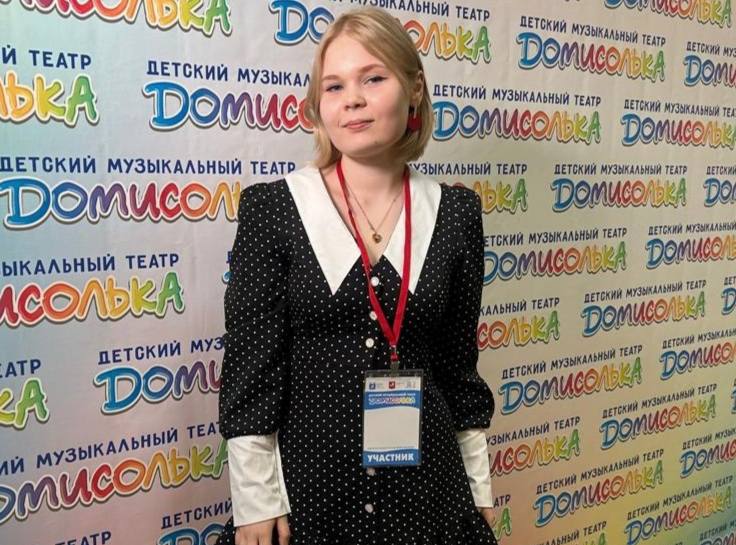 Студентка Медицинского колледжа №1 выступила на городском музыкальном конкурсе. Фото: страница Медицинского колледжа №1 в социальных сетях