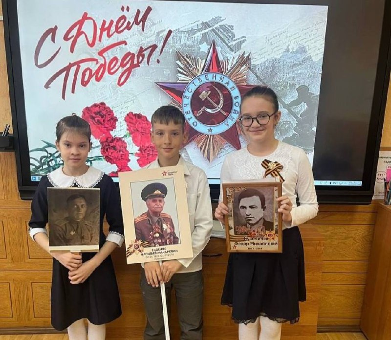 «Бессмертный полк»: патриотическую акцию провели в школе №630. Фото: страница школы №630 имени Дваджы Героя Совестского союза Григория Кравченко в социальных сетях