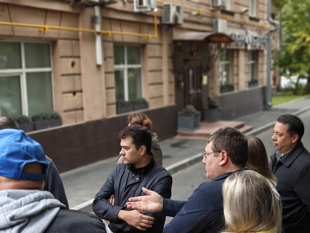 Обход территорий с представителями управы прошел в Донском районе. Фото: страница управы Донского района в социальных сетях