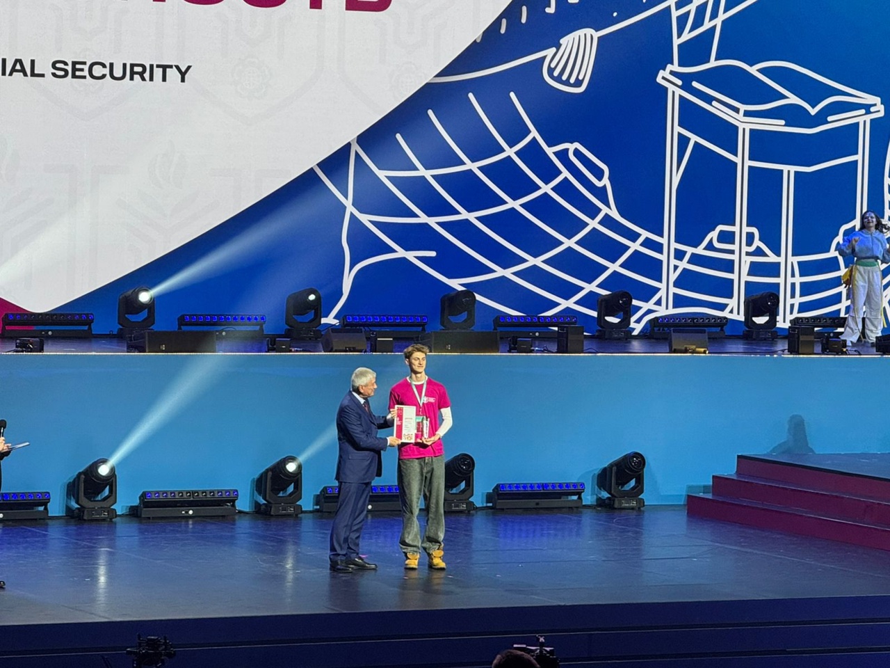 Ученик Гимназии при РГУ имени Алексея Косыгина стал призером олимпиады по финансовой безопасности. Фото: страница Гимназии при РГУ имени Алексея Косыгина в социальных сетях