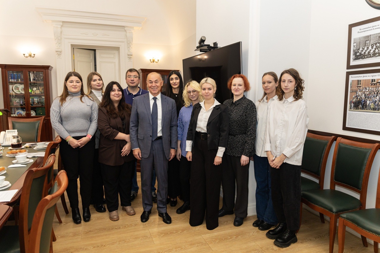 Деловой завтрак с главврачом и выпускниками ординатуры состоялся в ПКБ №1 имени Николая Алексеева. Фото: страница ПКБ №1 имени Николая Алексеева в социальных сетях