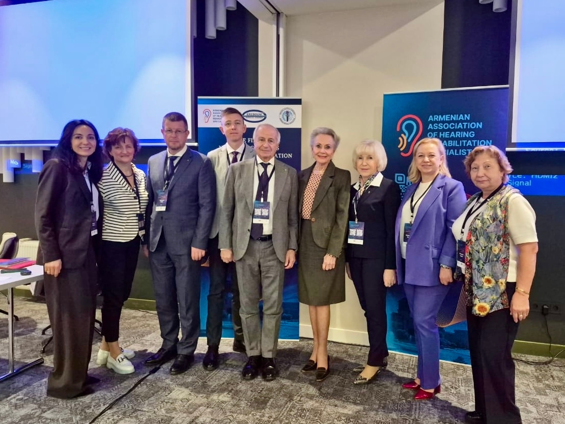 Эксперты НИКИО имени Людвига Свержевского выступили в рамках конгресса по реабилитации слуха в Ереване. Фото: страница НИКИО имени Людвига Свержевского в социальных сетях