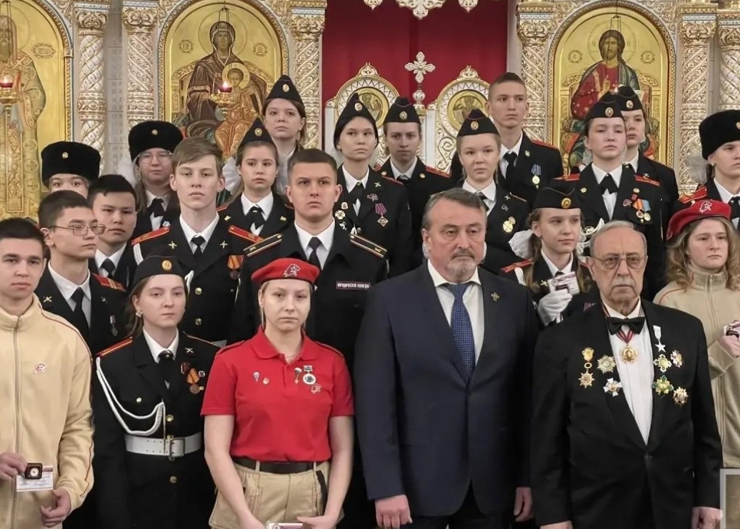 Активисты юнармейского отряда Медицинского колледжа №1 посетили встречу с представителями Южного викариатства. Фото: страница Медицинского колледжа №1 в социальных сетях